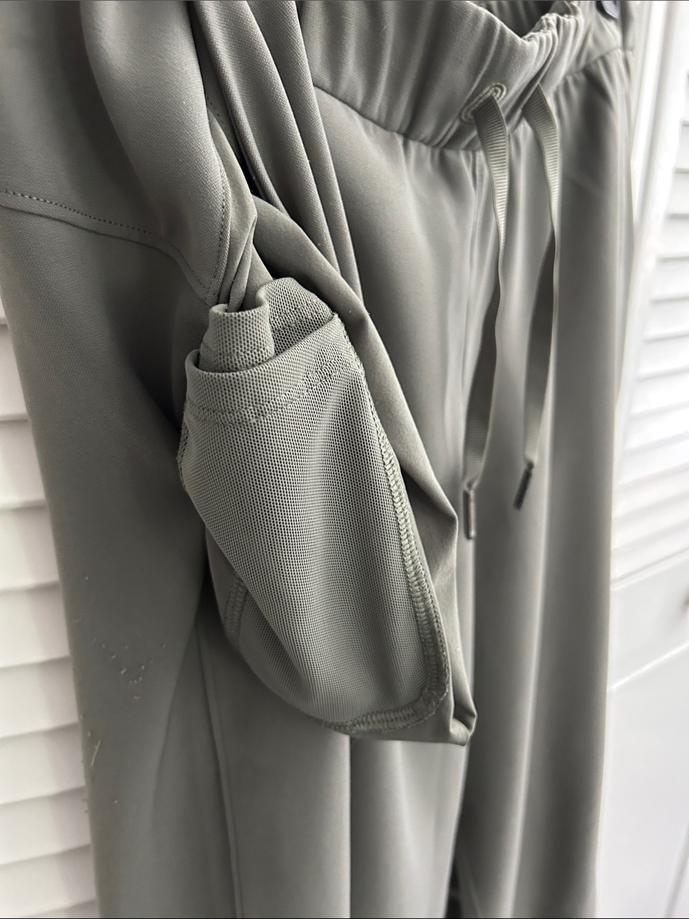 Women’s lululemon Olive Green Drawstring Jogger Pants - Picture 7 of 7